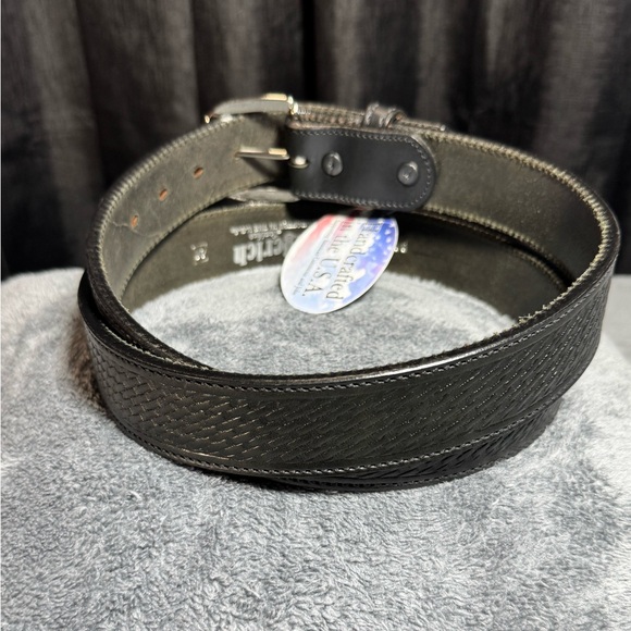 Men's Black Textured Leather Belt - Picture 4 of 8